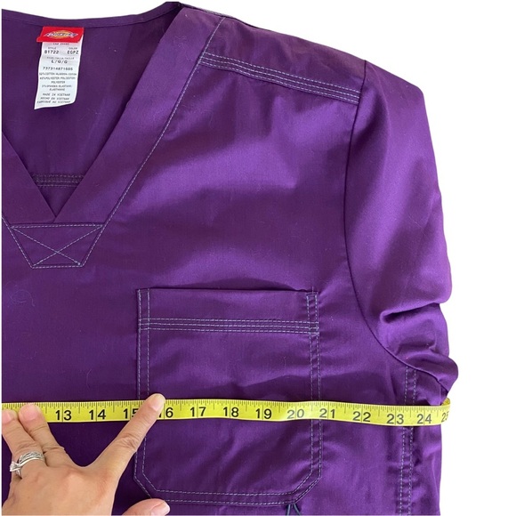 DICKIES Scrub Gen Flex Men's V-Neck Scrub Top In eggplant color Size large - Picture 11 of 12